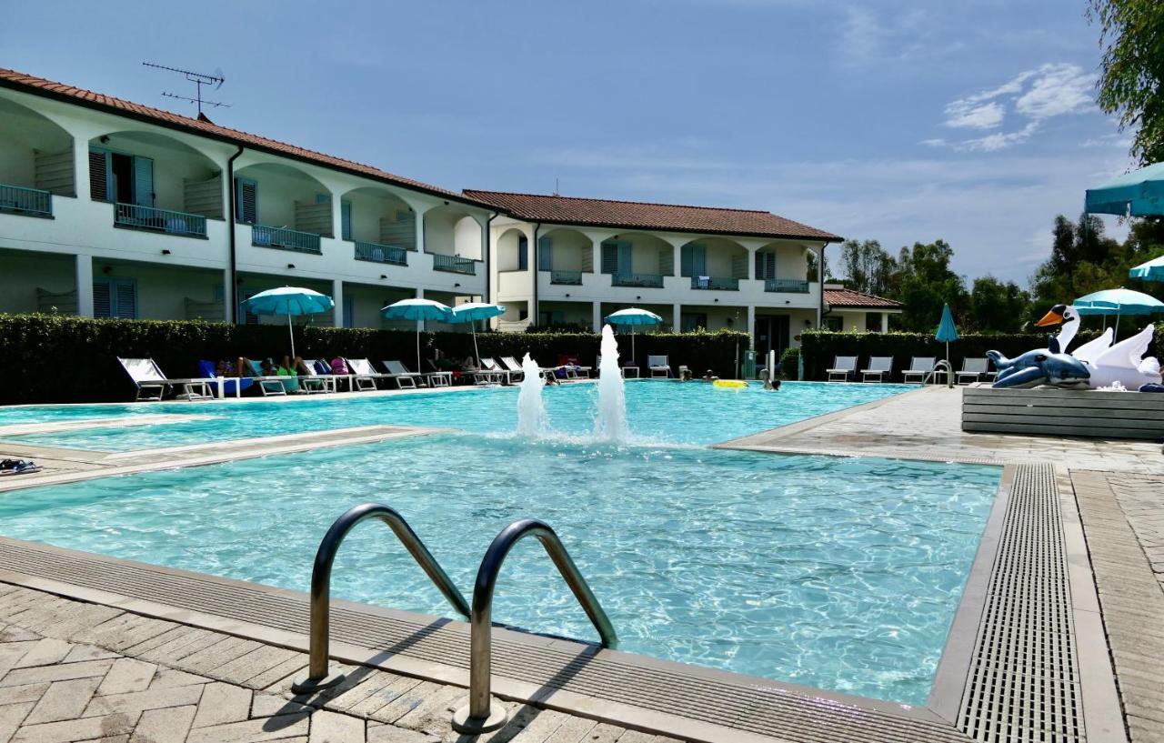 Apartments In Residence In Vada With Swimming Pool 450 Meters From The Sea Exteriör bild